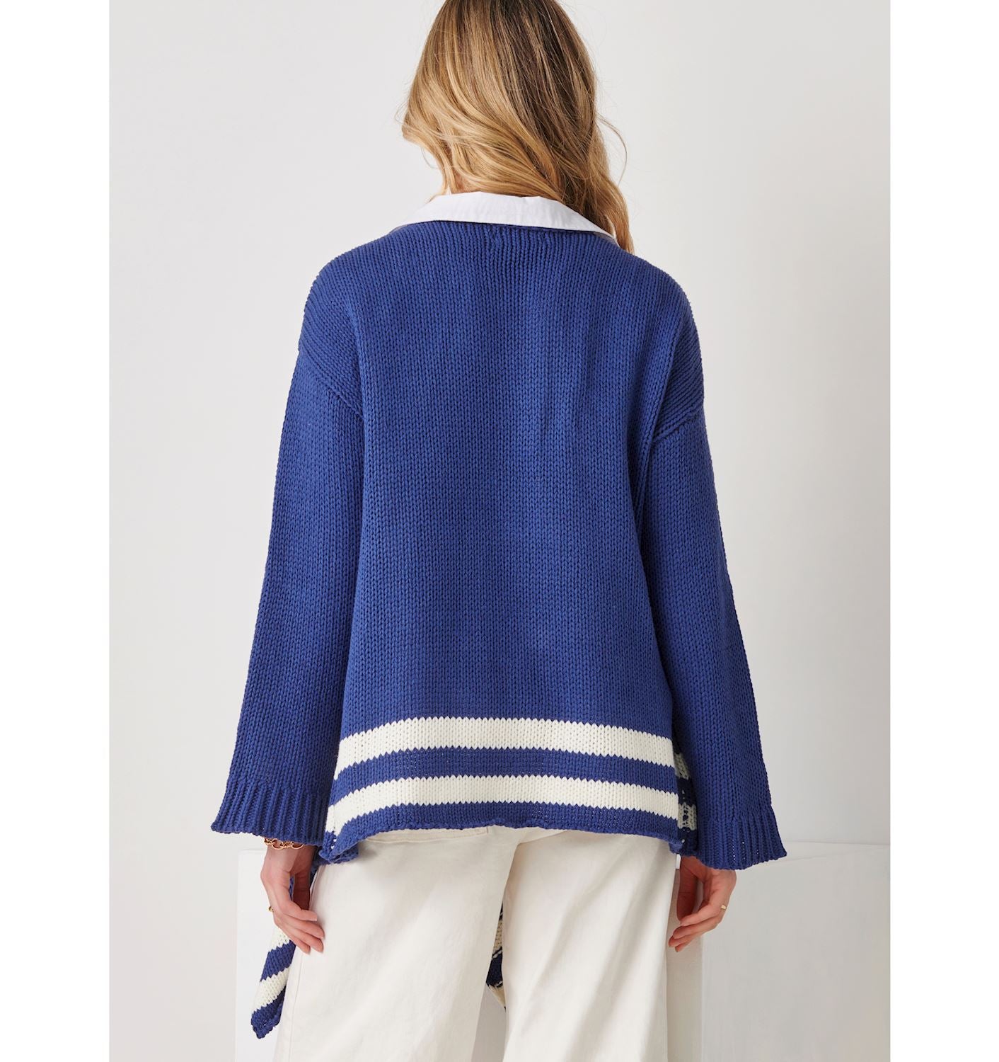 Loose-fitting blue and white cardigan